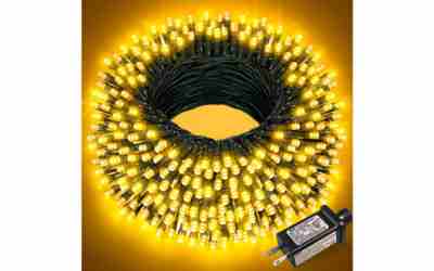 How to Attach Christmas Lights to Your House