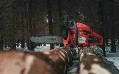 How to Set Up a Chainsaw: Bar, Chain, Fuel and Tension