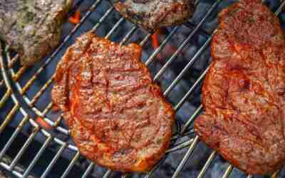 Grill Steaks Lid Open or Closed? Rule by Thickness